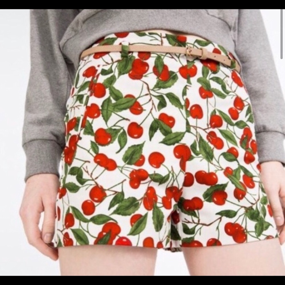 Sold.NEW! Zara. XS shorts w/belt.